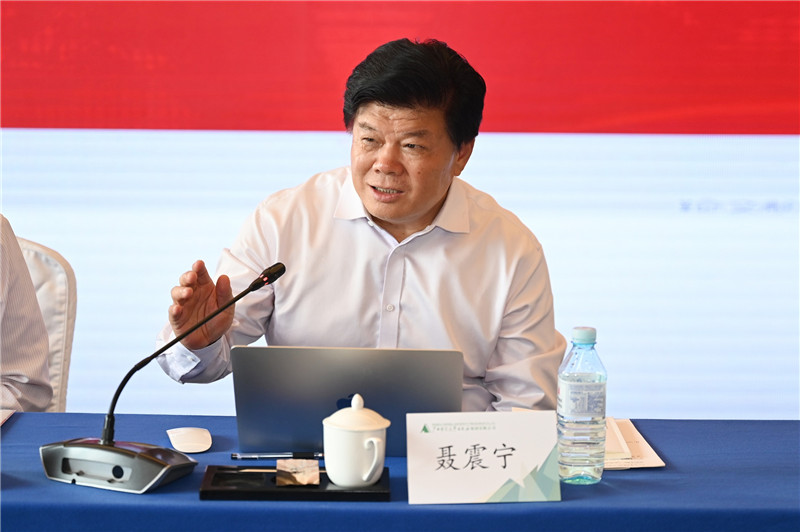 06 韜奮基金會(huì )理事長(cháng)、中國出版協(xié)會(huì )副理事長(cháng)聶震寧作主旨演講（李顯楊 攝）.jpg