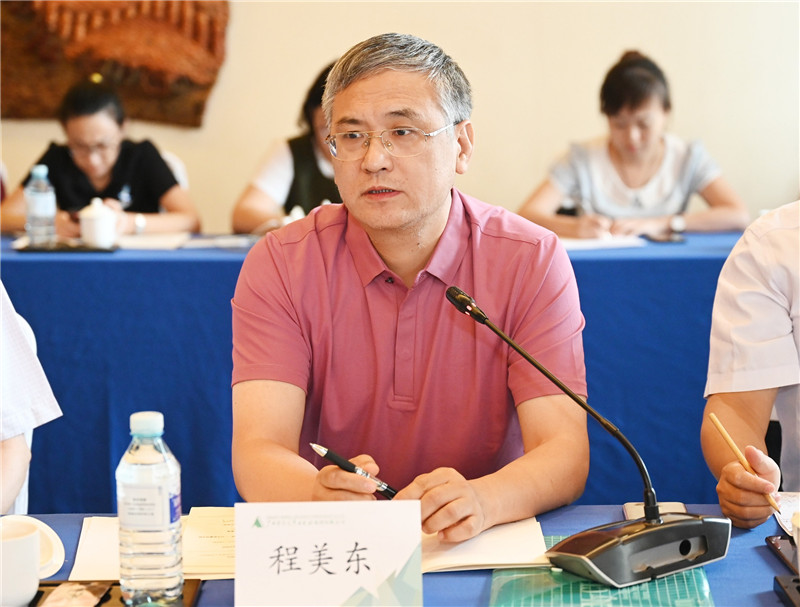 13 北京大學(xué)中共黨史研究中心常務(wù)副主任、北京大學(xué)馬克思主義學(xué)院教授程美東作專(zhuān)題發(fā)言（李顯楊 攝）.jpg