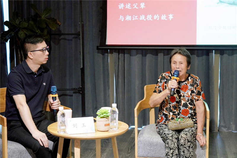 口述人蔣祥姑講述父輩們與湘江戰役的故事（攝影：趙艷芳）.png