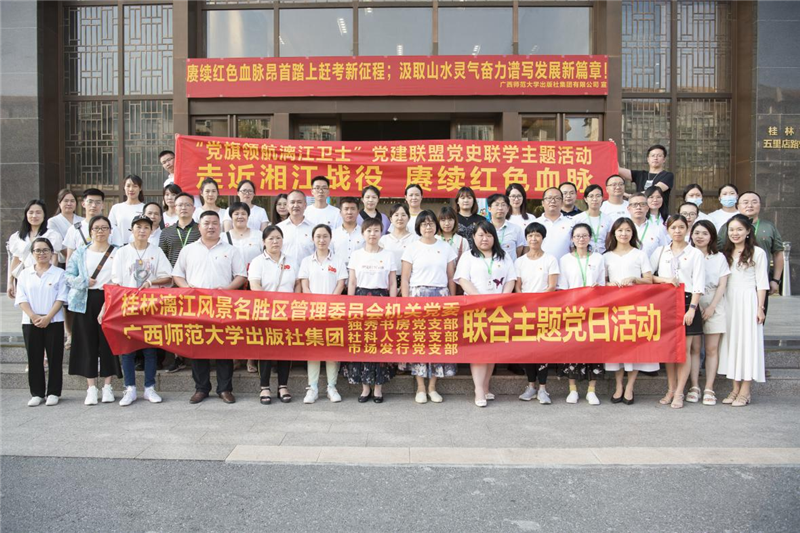 合影留念（攝影：實(shí)習生梁本）.png