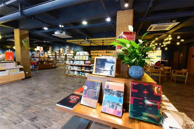 獨秀書(shū)房·育才店內景照片.png