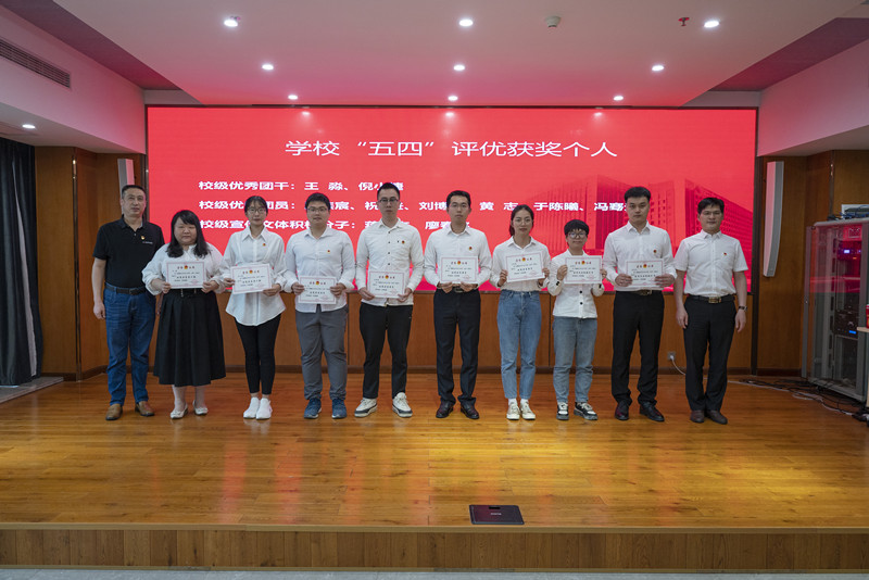 5.為學(xué)?！拔逅摹痹u優(yōu)先進(jìn)個(gè)人頒獎_副本.jpg