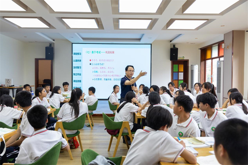 “獨秀班”同學(xué)在課堂現場(chǎng).jpg
