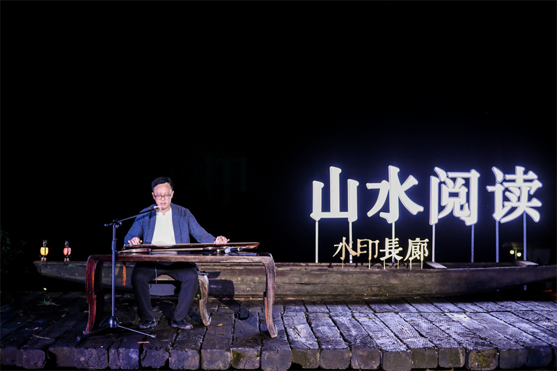 覃斌彈奏《陽(yáng)關(guān)三疊》.jpg
