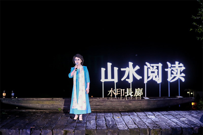 張悅朗誦《紅土地上的愛(ài)情絕唱》.jpg