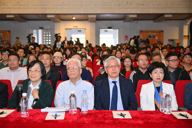 “2023大學(xué)問(wèn)年度學(xué)術(shù)出版論壇”活動(dòng)現場(chǎng).jpg