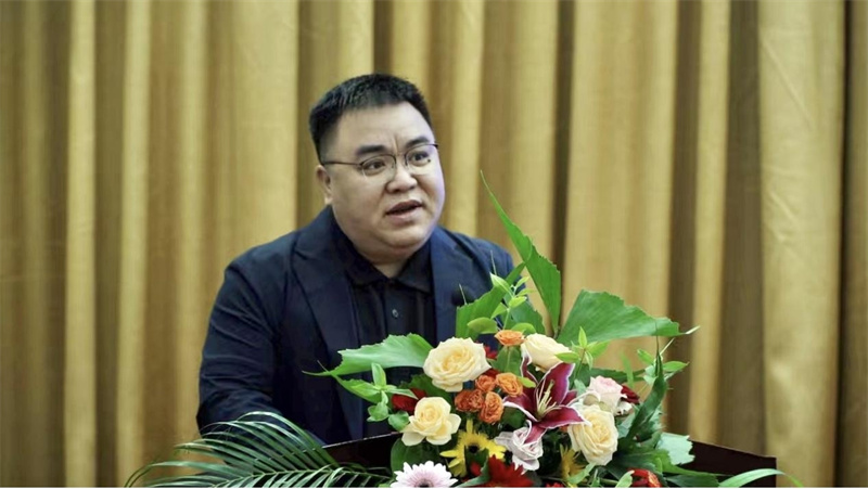 集團公司總經(jīng)理黃毓在開(kāi)幕式上致辭.jpg