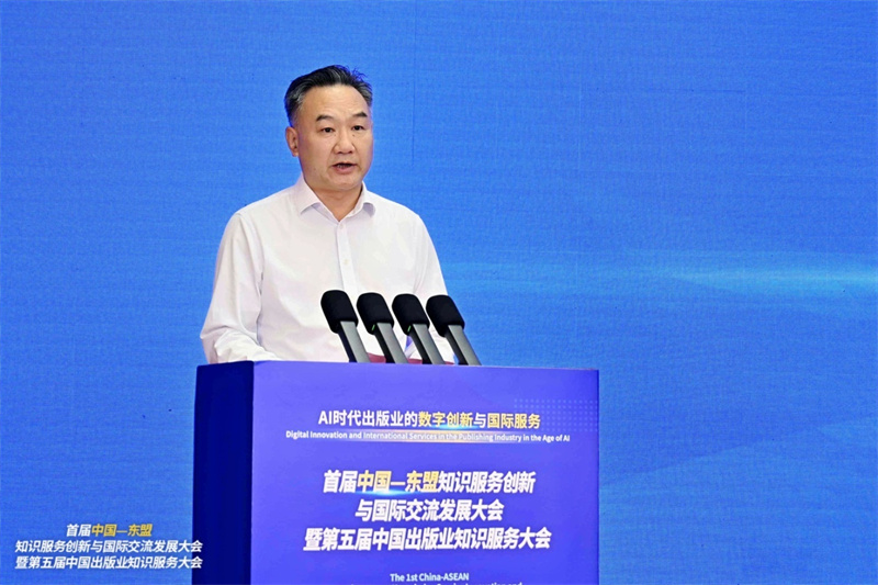廣西壯族自治區黨委宣傳部副部長(cháng)、新聞出版局和版權局局長(cháng)王曉華致辭.jpg