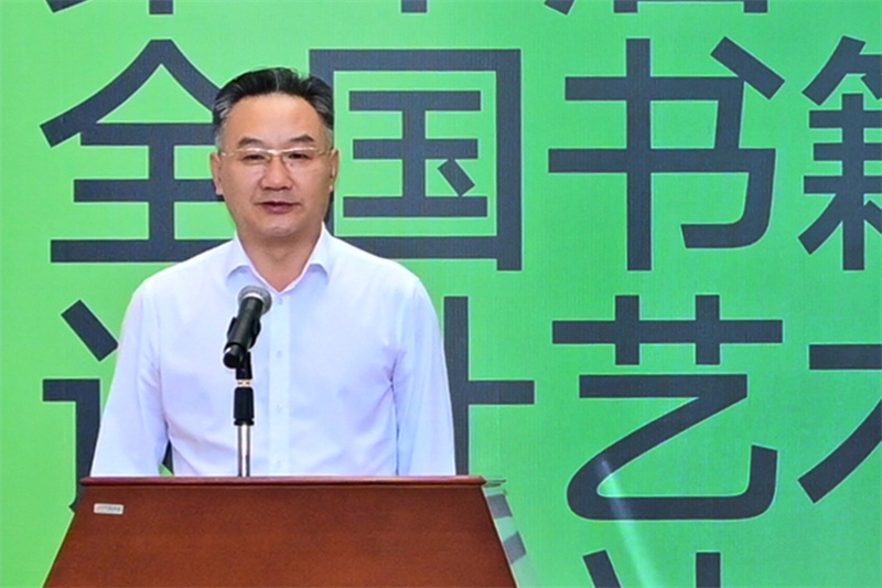 廣西壯族自治區黨委宣傳部副部長(cháng)、廣西壯族自治區新聞出版局（自治區版權局）局長(cháng)王曉華宣布展覽開(kāi)幕.jpg