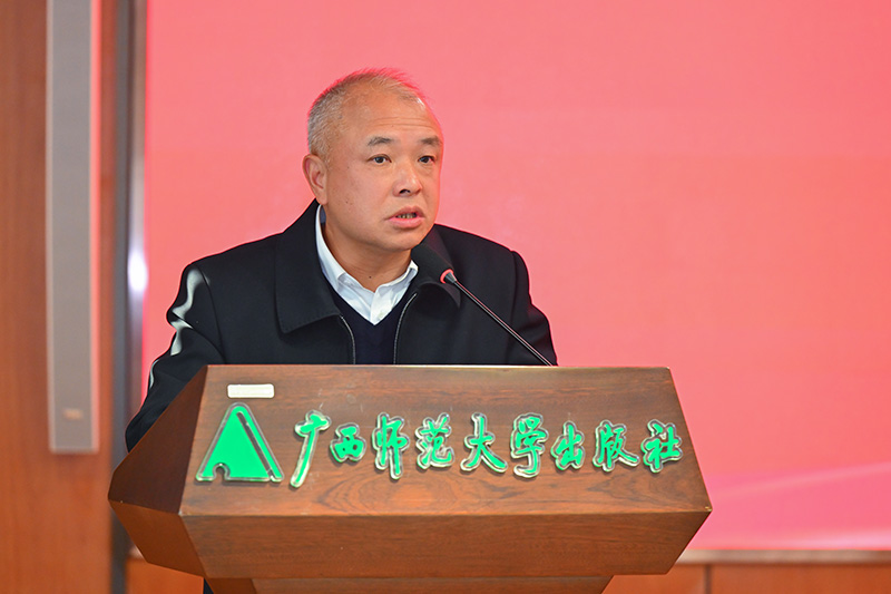 6.校黨委副書(shū)記趙鐵代表社科人文組作總結發(fā)言.jpg