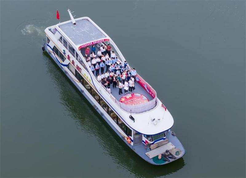 “山水共讀·詩(shī)話(huà)漓江”主題活動(dòng)現場(chǎng).jpg