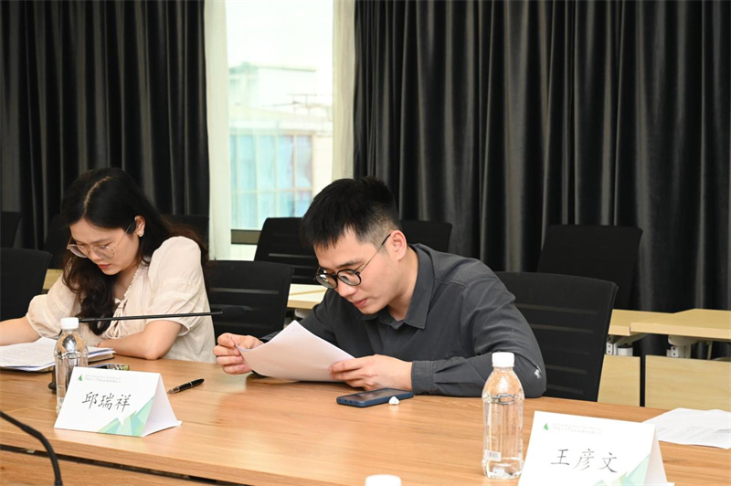 團委副書(shū)記邱瑞祥領(lǐng)學(xué)黨的紀律建設相關(guān)內容.jpg