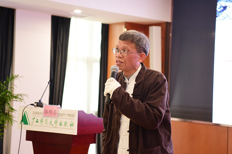 《思考文化醫學(xué)》作者駱降喜老師.JPG