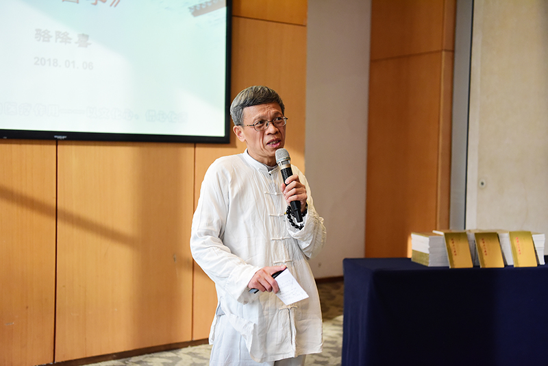《思考文化醫學(xué)》作者，資深外科醫生、桂林醫學(xué)院解剖教研室老師駱降喜（李顯楊攝）.JPG