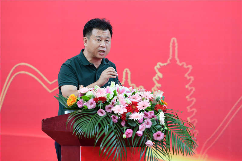 中國美術(shù)發(fā)行專(zhuān)業(yè)委員會(huì )第五屆委員會(huì )副主任委員、福建美術(shù)出版社社長(cháng)兼總編輯郭武致辭 李顯楊 攝.JPG