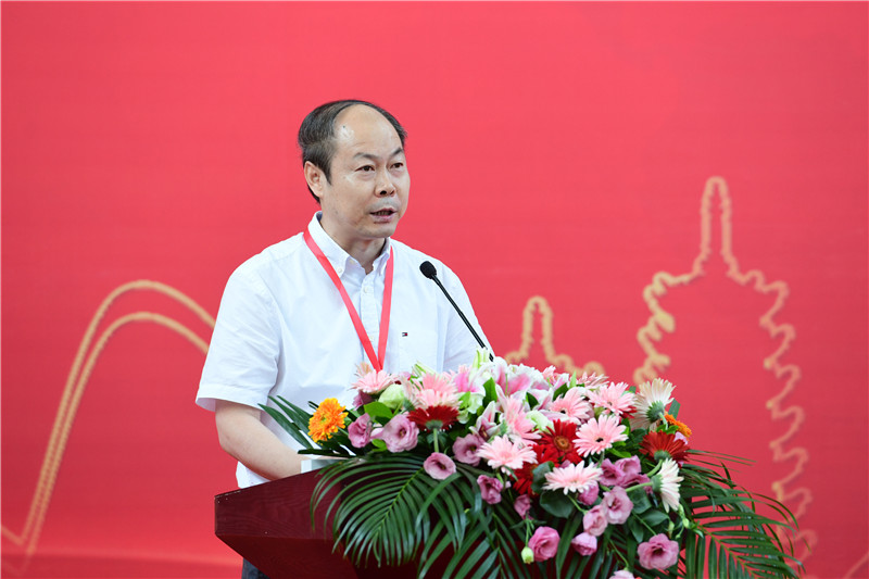 中國出版協(xié)會(huì )常務(wù)理事、陜西師大出版社董事長(cháng)兼社長(cháng)劉東風(fēng)致辭 李顯楊 攝.JPG