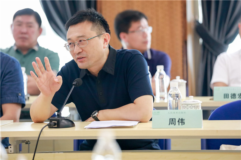 人民美術(shù)出版社社長(cháng)周偉作主題.jpg