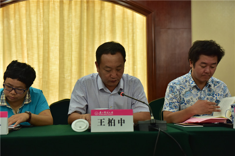 廣西民族大學(xué)社會(huì )與發(fā)展學(xué)院院長(cháng)、教授王柏中發(fā)言（郭倩 攝）.JPG