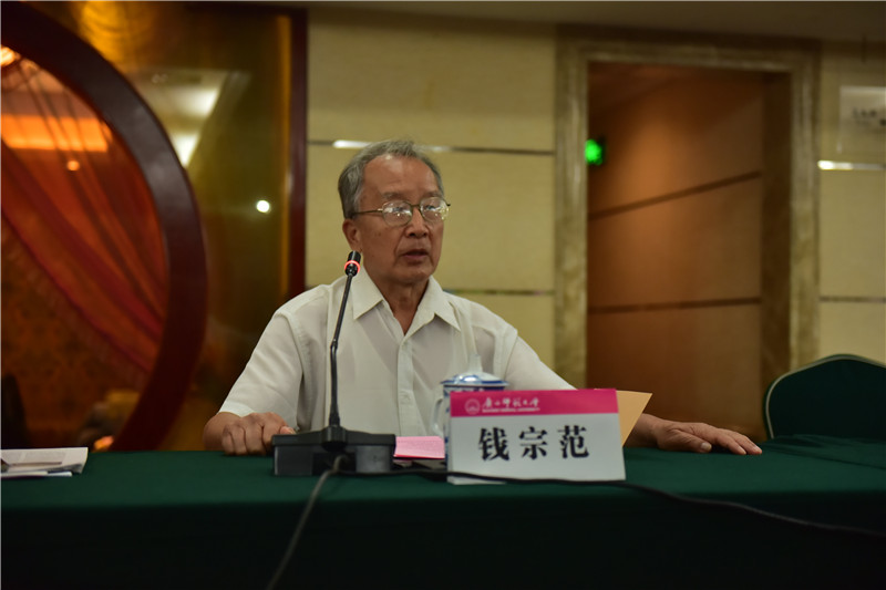 廣西師范大學(xué)歷史文化與旅游學(xué)院教授、《廣西通史》第六卷清代卷（1644—1840）負責人錢(qián)宗范發(fā)言（郭倩 攝）.JPG