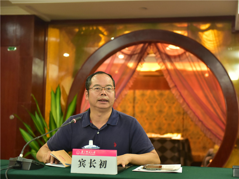 廣西師范大學(xué)出版集團有限公司副總編輯、廣西通史》（十卷本）主編賓長(cháng)初總結發(fā)言（郭倩 攝）.JPG