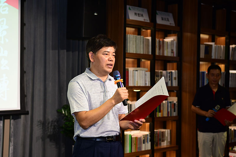 廣西師范大學(xué)校黨委常委、紀委書(shū)記莫坷致辭（李顯楊攝）.JPG
