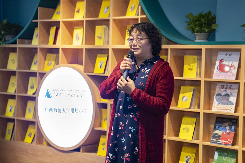 家長(cháng)代表、廣西師范大學(xué)教育學(xué)部教授王彥講話(huà)（李顯楊攝）.jpg
