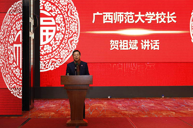校長(cháng)賀祖斌講話(huà).jpg