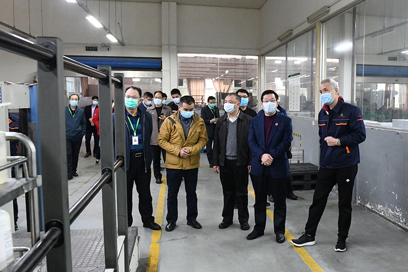 到出版社集團廣大印務(wù)公司印刷車(chē)間、裝訂車(chē)間查看02.jpg
