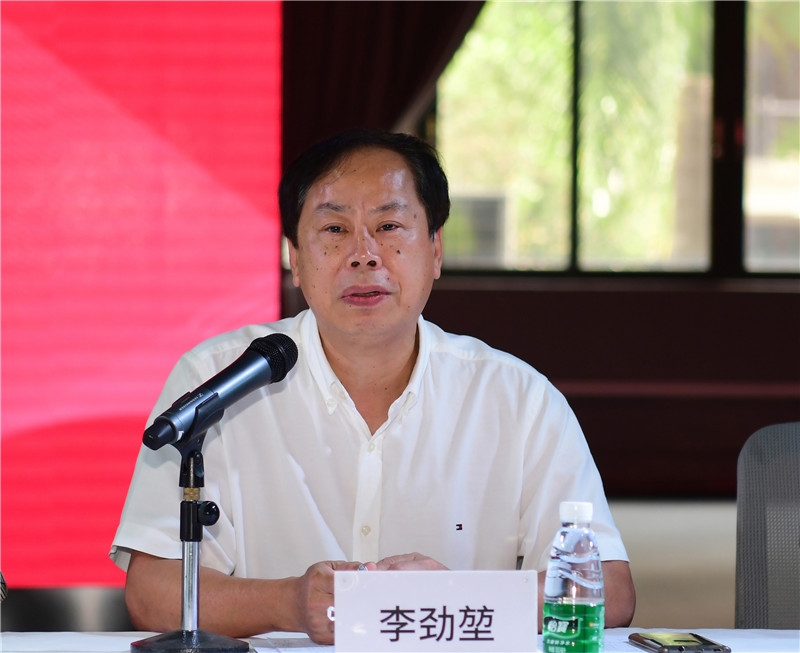2中國美術(shù)家協(xié)會(huì )副主席、廣東省文聯(lián)主席、廣東省美術(shù)家協(xié)會(huì )主席、廣州美術(shù)學(xué)院院長(cháng)李勁堃致辭（秦念 攝）.JPG