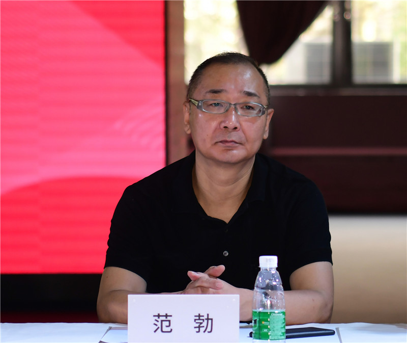 廣州美術(shù)學(xué)院副院長(cháng)范勃出席本次簽約儀式.JPG